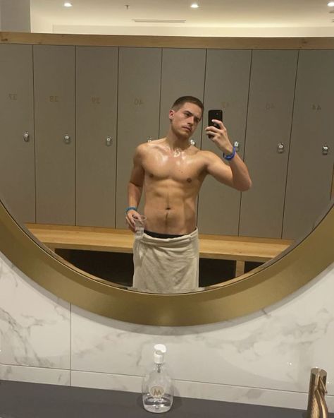 Patrick Schwarzenegger, Dylan And Cole, Better Instagram, Athletic Supporter, Ripped Abs, Dylan Sprouse, Suite Life, Beautiful Disaster, Cole Sprouse