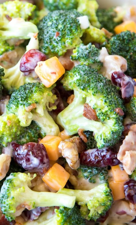 Broccoli Salad with Bacon and Cheddar Recipe | Best Broccoli Salad | Broccoli Salad with Dried Cranberries | Broccoli Salad with Walnuts | Easy Broccoli Salad Faro Salad, Vegtable Salad, Sweet Coleslaw Recipe, Zoodle Salad, Broccoli Salad With Bacon, Best Broccoli Salad Recipe, Recipes Spaghetti, Congealed Salad, Cheddar Recipes