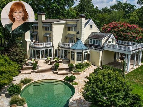 16 Celebrity Homes & Mansions to Rent for a Wedding or Honeymoon Lakeside Mansion, Bar Lounge Area, Lebanon Tennessee, Celebrity Mansions, Cumberland River, Overnight Guests, Celebrity Houses, Colonial House, Water Views