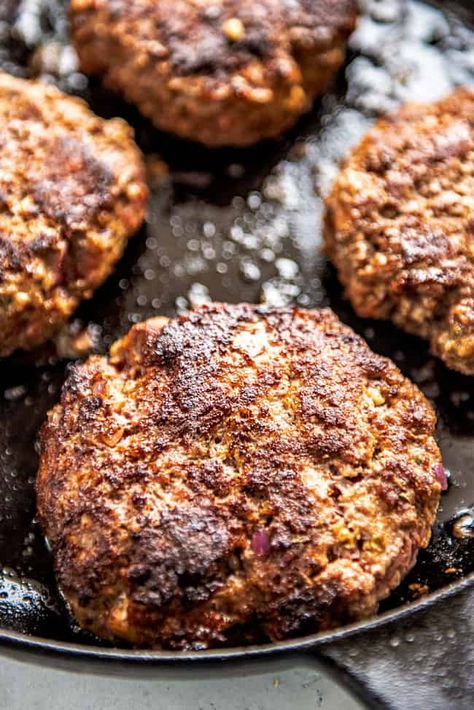 Hamburger Cast Iron Skillet, Hamburgers In Skillet, Skillet Hamburger Patties, Cast Iron Burgers Recipes, Cast Iron Hamburgers, Best Skillet Burgers, Skillet Burgers Cast Iron, Burger Skillet Recipes, Skillet Hamburger Recipes