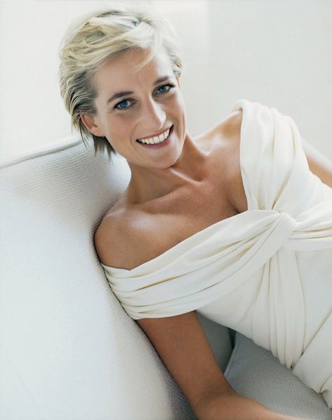 The Maiden Archetype Master Class Maiden Archetype Aesthetic, The Maiden Archetype, Maiden Archetype, Archetype Aesthetic, Princess Diana Fashion, Rare Historical Photos, Diana Fashion, Mario Testino, Diana Princess