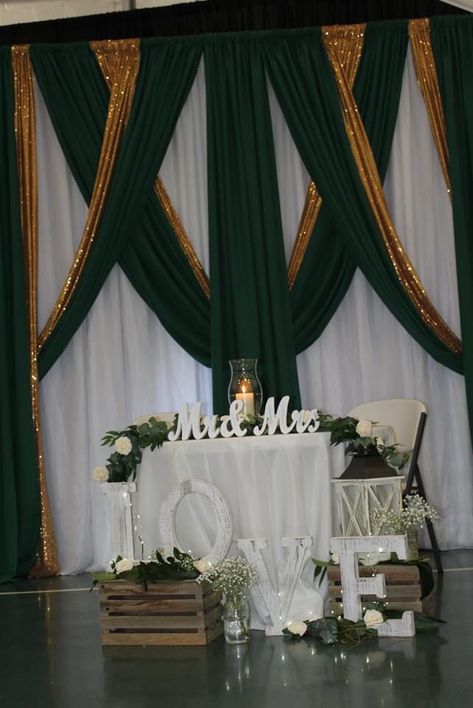 Hunter Green And Gold Party Decorations, Hunter Green And Rose Gold Wedding Ideas, Emerald Green Decorations Party, Green Black And Gold Quinceanera, Green And Gold Prom Decorations, Hunter Green Gold And Ivory Wedding, Emerald Green Backdrop Ideas, Emerald Green Wedding Centerpieces Diy, Emerald Green And Gold Wedding Theme Decor