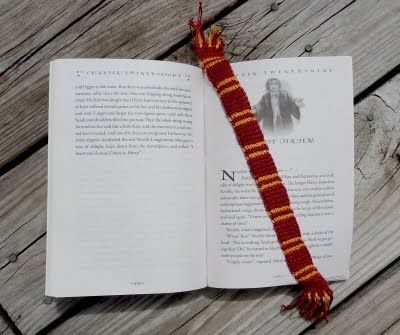 crafty lil' thing: Tunisian Crochet Hogwarts House Book Scarf Pattern OMG I COULD MAKE BOOKMARKS Tunisian Crochet Bookmark, Crochet Hogwarts, Ravenclaw Scarf, Make Bookmarks, Book Scarf, Harry Potter Crochet, Crochet Hook Size, Book Event, Crochet Bookmark Pattern