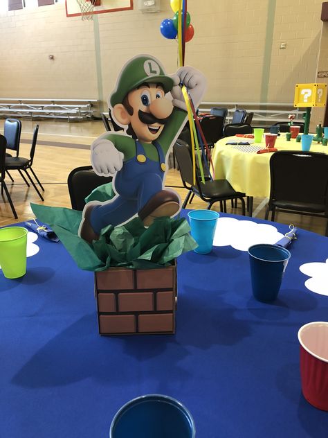 Super Mario Centerpiece Ideas, Super Mario Centerpieces, Mario Centerpieces, Papas Birthday, Luigi Party, Super Mario Bros Party, Mario Bros Party, Super Mario Birthday Party, Mario Birthday Party