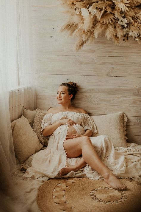 Boho Photography Studio, Boho Maternity Photoshoot, Boho Maternity Photos, Photo Studio Design, Bohemian Maternity, Photography Studio Decor, Maternity Studio Photoshoot, Boho Photoshoot, Boho Photography