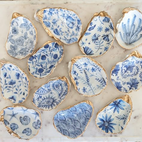 Chinoiserie Blue & White Oyster Shell Ring Dish, Handmade Decoupaged Trinket Dish, Beach Themed Wedding, Bridal Shower Gift - Etsy Blue Diy Decor, Blue Beauty Products, Painted Oysters, Shell Decopage, Oyster Ring Holder, Chinoiserie Diy, Oyster Wedding, Oyster Ring Dish, Oyster Shell Ring Dish