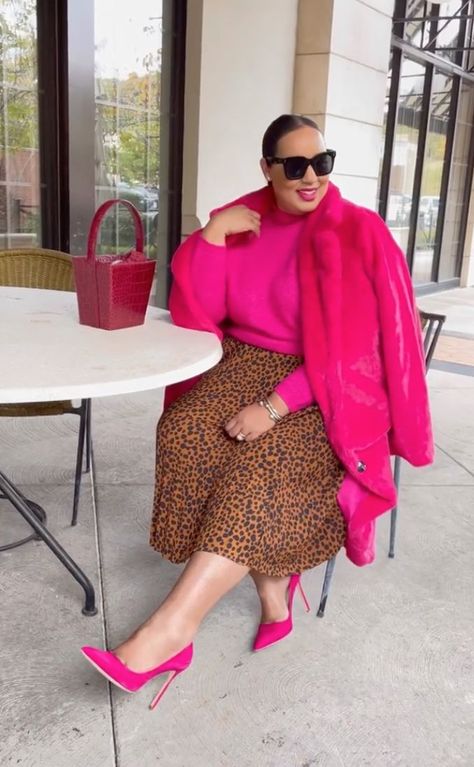 Curvy Evening Outfit, Bold Work Outfits, Colourful Corporate Fashion, Pink Work Outfit Office Style, Quiet Luxury Plus Size, Bold Outfits For Women, Monochromatic Outfit Plus Size, Dressed In Lala, Look Plus Size