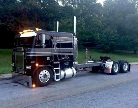 Peterbilt Truck, Model Truck Kits, Freightliner Trucks, Train Truck, Custom Big Rigs, Cab Over, Heavy Duty Trucks, Kenworth Trucks, Peterbilt Trucks