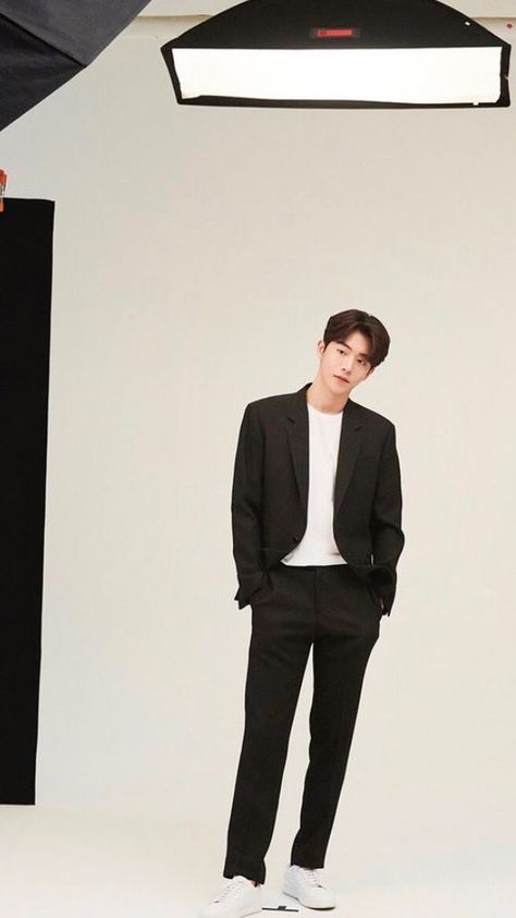 Nam Joo Hyuk Suit, Nam Joo Hyuk Outfit, Korean Formal Outfit Men, Dinner Outfit Men, 90s Black Men Fashion, Korean Outfits Men, 90s Black Men, Men Aesthetic Outfits, Mens Winter Fashion Outfits