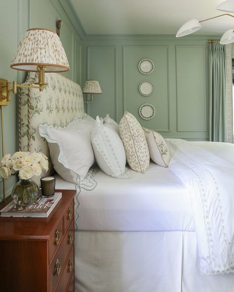 BOWOOD BEDROOM: THE REVEAL • A Glass of Bovino Green Room, Bedroom Green, Master Bedrooms Decor, Beautiful Bedrooms, Bedroom Inspo, Traditional House, Guest Bedroom, Bedroom Inspirations, Bedroom Interior