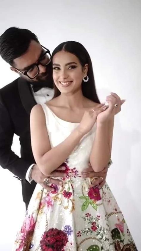 #iqraaziz #YasirHussain #HumAwards Yasir Hussain, Iqra Aziz, Floral Skirt, Celebrities, Floral