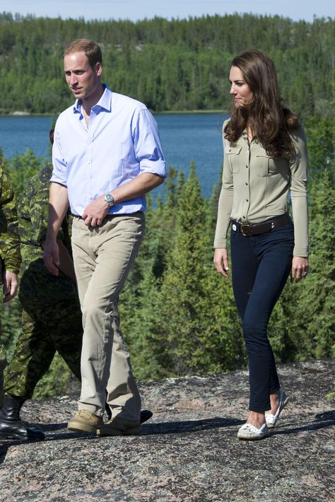 Boat Shoes Outfit, Climbing Outfit Woman, Climbing Outfits, Duchesse Kate, Looks Kate Middleton, Estilo Kate Middleton, Princess Katherine, Best Casual Outfits, Kate Middleton Photos