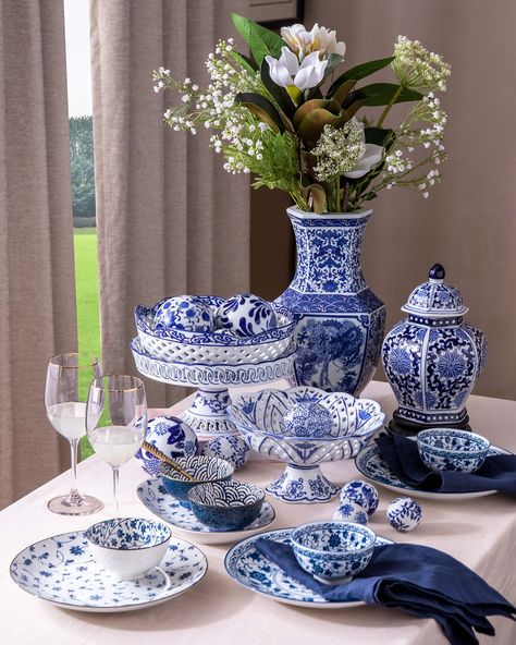 Blue and white chinoiserie-inspired products offer a classic and timeless appeal. Whether it’s decorative vases, temple jars, kitchenware, or decorative accents. These beautifully crafted pieces add a touch of elegance and sophistication to any space 😍 Available In Stock ✅ Explore with the link given in our bio⁠ 🔗 #blueandwhite #blueandwhiteforever #blueandwhitedecor #vase #vases #kitchenware #templejar #jar #ceramic #porcelain #bowl #platter Blue And White Ceramic Vase, White Dinning Room, Decorating With Blue And White Porcelain, Chinoiserie Furniture, Blue Blanc, Classic Vase, Blue And White Living Room, Jar Ceramic, Chinoiserie Blue