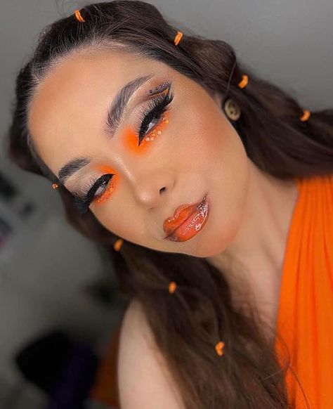 Orange Rave Makeup Looks, Orange Concert Makeup, Thanksgiving Make Up Looks, Neon Orange Makeup Looks, Orange Rave Makeup, Creative Fall Makeup Looks, Thanks Giving Make Up, Orange Festival Makeup, Neon Makeup Ideas Eye