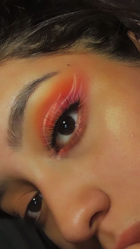 belleza makeup mua fire cutcrease Fire Fairy Makeup Ideas, Flame Princess Makeup, Red Fire Makeup, Lava Girl Makeup Halloween, Fire Costume Makeup, Firefighter Makeup Halloween, Fire Makeup Eye, Fire Halloween Makeup, Fire Element Costume