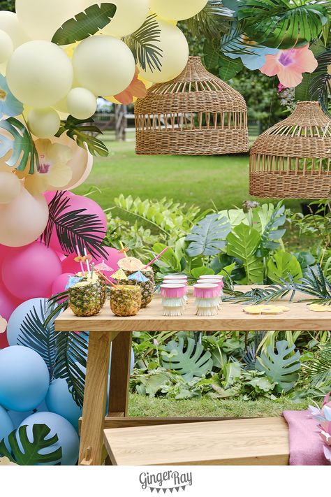 Whisk away your guests to a tropical vacation from your own garden. From colourful balloons and fun tableware to your very own tiki bar - our new Tiki Tropics party collection has everything you need! Hawaiian Garland, Tropisk Fest, Fun Plates, Fun Straws, Treat Table, Paper Flower Garlands, Cocktail Theme, Party Girlande, Flower Lei