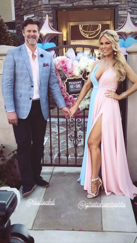 gretchen-rossi-11 Gender Reveal Maternity Dress, Gender Reveal Attire, Gender Reveal Outfit, Gender Reveal Dress, Gretchen Rossi, Pregnancy Gender Reveal, Idee Babyshower, Photos People, Baby Reveal Party