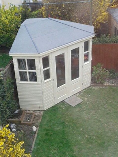 Corner Greenhouse Ideas, Corner Summer House Ideas, Corner Greenhouse, Corner Shed, Summer House Ideas, Corner Sheds, Corner Summer House, Small Shed, She Shed Ideas