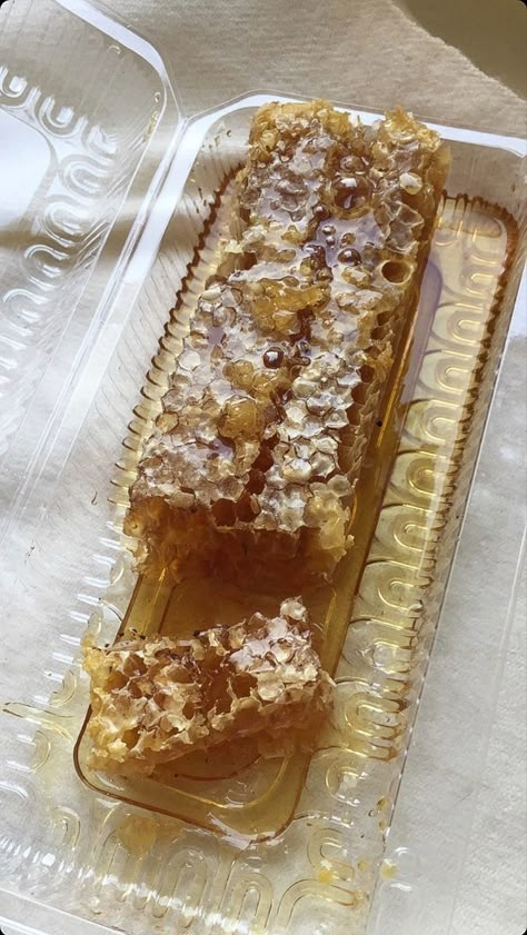 Honeycomb Aesthetic, Honey Cafe, Sweet Aesthetic, Healthy Food Motivation, Food Obsession, Pretty Food, Food Cravings, Aesthetic Food, Food Inspiration