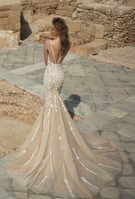 Pola Rok, Pnina Tornai, Neck Deep, Stunning Wedding Dresses, Mod Wedding, Beauty Dress, Champagne Color, Wedding Dress Inspiration, Beautiful Wedding Dresses