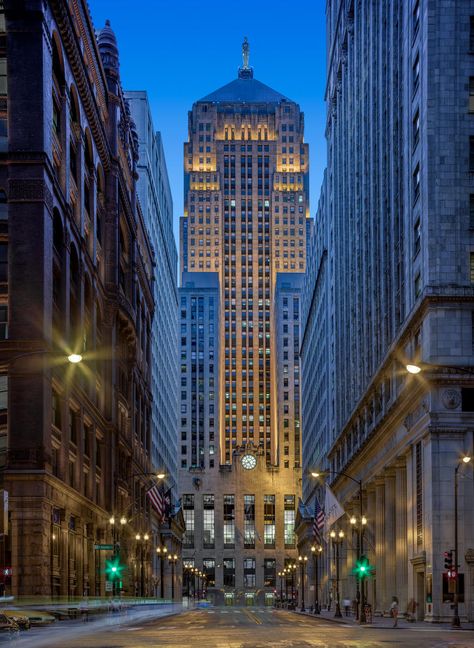 The Chicago Board of Trade Building - 1929: James Caulfield's Architectural Photography Chicago Board Of Trade, Art Deco Buildings, American Architecture, My Kind Of Town, Architectural Photographers, Classic Architecture, Architectural Photography, The Architect, Art Deco Interior