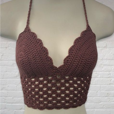 Crochet Halter Top Perfect For The Summer Cute Top Can Style With Anything Crocheted Tops Pattern, Crochet Patterns Shirt Summer Tops, Crochet Tops For Winter, Croshay Clothes, Cute Crochet Top Ideas, Crochet Crop Top Ideas, Cute Crochet Shirts, Cute Clothes To Crochet, Going Out Crochet Tops