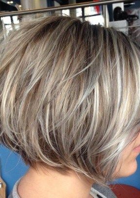 Brunette Hairstyles, Trendy Bob Hairstyles, Hairstyles And Haircuts, Bob Haircut For Fine Hair, Transition To Gray Hair, Blending Gray Hair, Gray Hair Highlights, Bob Hairstyles For Fine Hair, Short Bob Haircuts