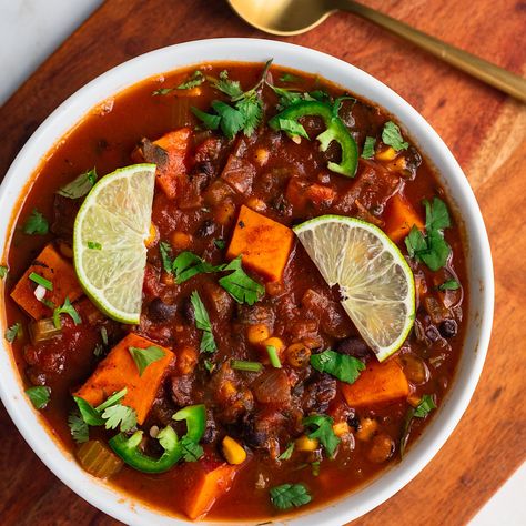 Vegan Southwest Sweet Potato Black Bean Soup - Avocado Skillet Southwest Sweet Potato, Bean Soup Vegan, Sweet Potato Black Bean, Sweet Potato Black Beans, Soup Vegan, Black Bean Soup, Healthy Supper, Tomato Vegetable, Skillet Meals