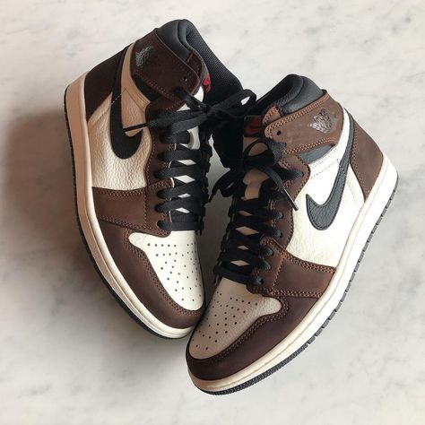 Modern Notoriety on Twitter: "How the Mocha 1’s should’ve been?… " Sepatu Air Jordan, Nike Blazer Outfit, Buty Jordan, Обувь Air Jordan, Shoes 2021, Boty Nike, Skor Sneakers, Black Jordans, Jordan Shoes Girls