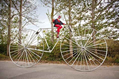 The largest rideable bicycle in the world was created by German inventor Dieter "Didi" Senft, who is known endearingly in many countries as “El Diablo.” Guinness Book Of World Records, Facts You Didnt Know, Guinness Book, Guinness World Records, Unusual Things, World Record, Weird And Wonderful, World Records, Guinness