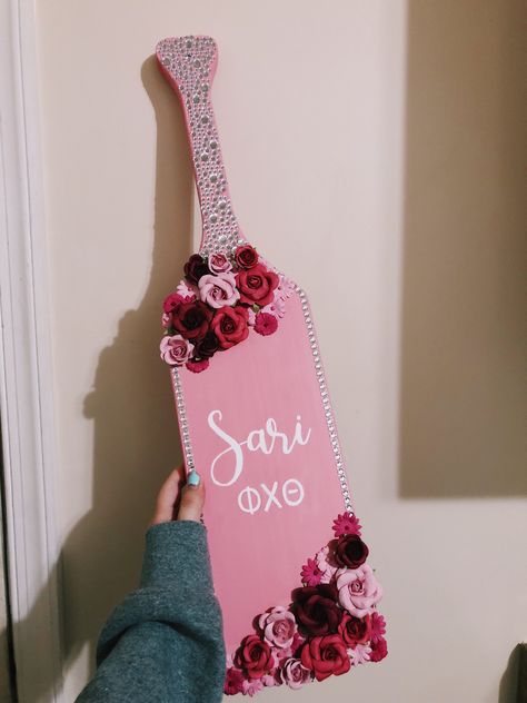 Pink Sorority Paddle, Sorority Crafts Letters, Pink Sorority, Paddles Sorority, Big Little Paddles, Paddle Ideas, Big Little Basket, Sorority Ideas, Sorority Paddles