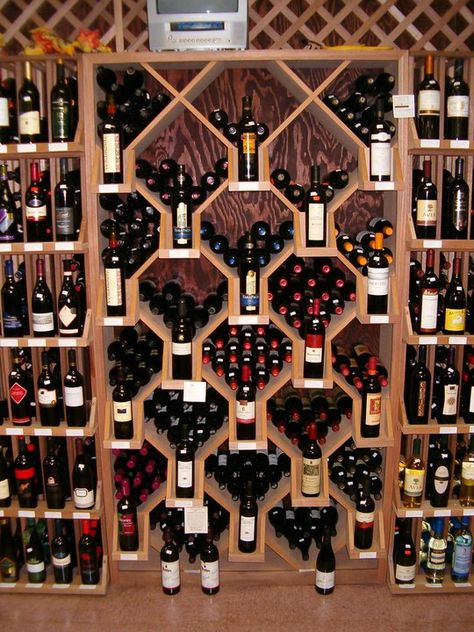 Wine Retail Display, Retail Wine Display Ideas, Wine Store Design Shop Interiors, Wine Display Ideas, Wine Bar Display, Wine Store Display, Whisky Regal, Wine Store Design, Wine Shop Interior