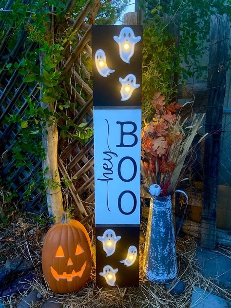 Boo Welcome Sign, Diy Outdoor Welcome Sign Front Porches, Black And White Halloween Decor Outdoor, Front Porch Signs Wooden Diy Halloween, Ghost Signs Halloween, Halloween Outdoor Signs, Fall Welcome Signs For Porch Diy, Halloween Front Porch Sign, White Fall Porch Decor