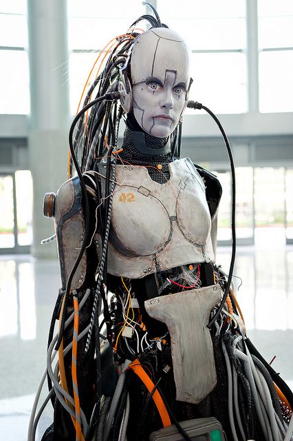 Adjutant (Starcraft) cosplay at Blizzcon 2011 #cosplay #blizzcon #starcraft #Adjutant Best Cosplay Ever, Robot Costumes, Starcraft 2, Diy Kostüm, Epic Cosplay, A Robot, Amazing Cosplay, Retro Futurism, Best Cosplay