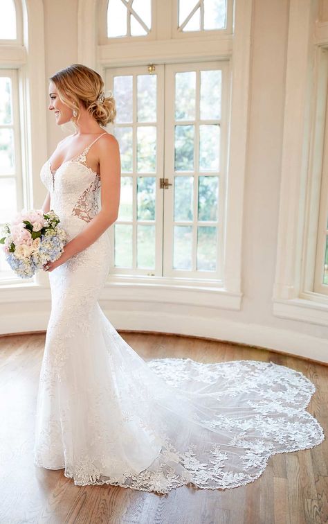 Glamorous Beach Wedding Dress with Scallop Train - Stella York Wedding Dresses Stella York Bridal, Glamour Wedding, Stella York Wedding Dress, Wedding Dresses 2020, Stella York, Lace Mermaid Wedding Dress, Vestidos Vintage, Best Wedding Dresses, Short Wedding Dress