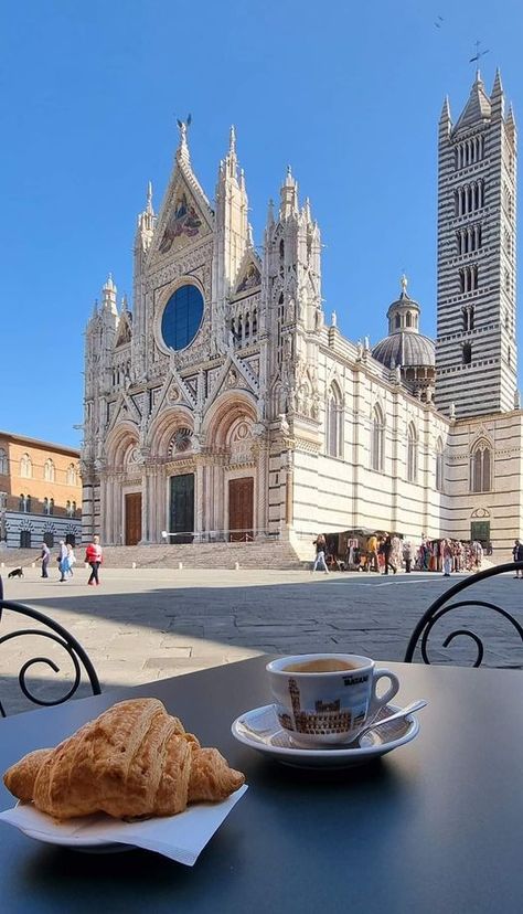 Beautiful Italy - Coffee in Siena, Italy! Siena Cathedral, Italy Vibes, Italy Coffee, Moving To Italy, Firenze Italy, Siena Italy, Italy Tours, Italy Photography, Italy Aesthetic