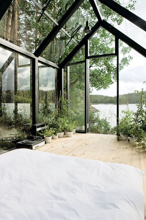 Bedroom in a greenhouse. Gorgeous! Shed Guest House, Prefab Sheds, Island House, Dreamy Bedrooms, Glass House, Dream Homes, Office Ideas, Summer House, My Dream Home