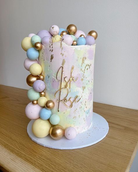 Rainbow Watercolor Cake, Cake With Gold Drip, Watercolour Cakes, Cd Idea, 1st Bday Cake, Cake With Gold, Cake Rainbow, Pastel Cake, Pastel Cakes