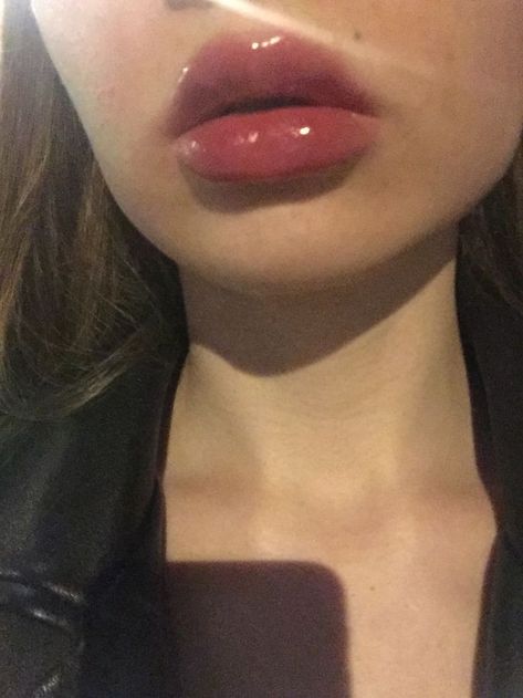 Glossy Lip Balm, Lips Inspiration, Glossier Lip Balm, Full Lips, Perfect Lips, Rare Beauty, Lip Fillers, Beautiful Lips, Glossy Lips