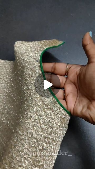 How To Make Piping, Piping Tutorial, Blouse Tutorial, Easy Diy Clothes, Tandoori Masala, Piping Tips, Blouse Neck, Sewing Hacks, Sewing Tutorials