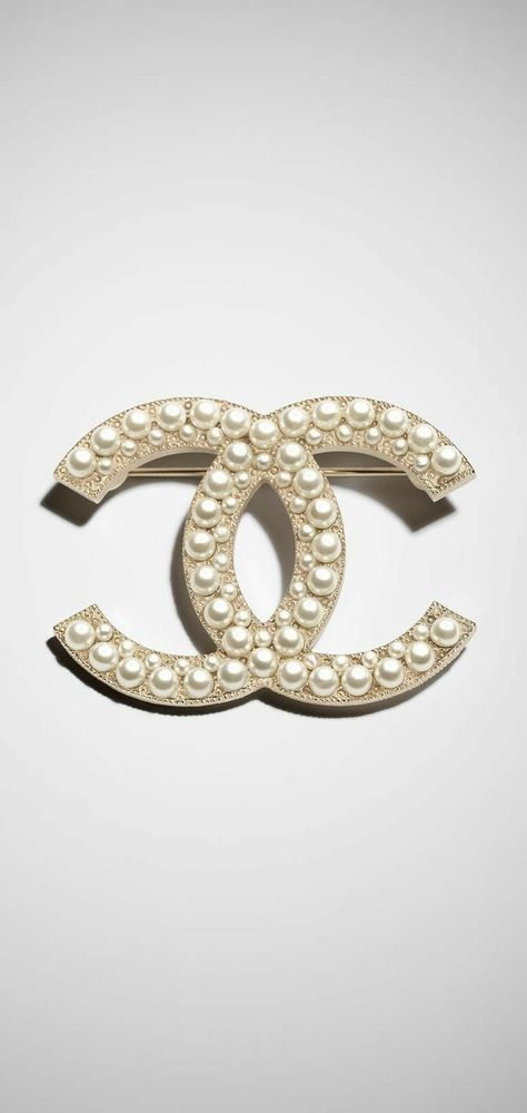 Old Money Shopping, Pearly Aesthetic, Browning Symbol, Broche Chanel, Louis Vuitton Palm Springs Mini, Louis Vuitton Palm Springs, Chanel Costume Jewelry, Parisian Jewelry, Chanel Poster