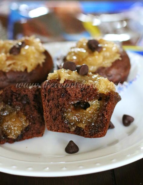 The Country Cook: German Chocolate Chip Muffins - Should make these for sissy on her birthday! Low Fat Muffins, German Chocolate Frosting, Apple Cider Muffins, Homemade Muffins Recipe, Bunt Cake Recipe, Date Muffins, Lemon Raspberry Muffins, Cake Mix Muffins, German Chocolate Cake Mix