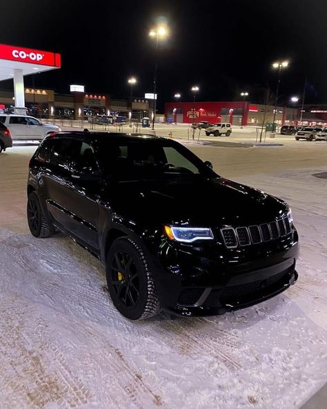 Black Suv Aesthetics, Blacked Out Trackhawk, Jeep Trackhawk Interior, Trackhawk Jeep Custom, Trackhawk Interior, Black Jeep Cherokee, Srt Jeep Grand Cherokee, Grand Jeep Cherokee, First Cars For Teenagers