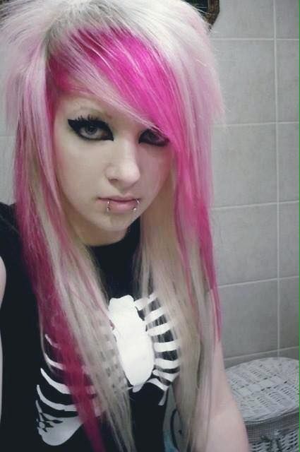 Pink Blonde And Black Hair, Blonde Scene Girl, Myspace Party, Scene Makeup 2007, Blonde Scene Hair, Emo Scene Aesthetic, The Scene Aesthetic, Scene Haircuts, Emo Scene Girls