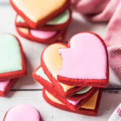 Best Valentine Cookie Recipe, Redvelvet Cookies, Red Velvet Sugar Cookies, Velvet Sugar Cookies, Valetine Gift, Sour Cream Icing, Valentine Goodies, Valentines Recipes, Heart Simple