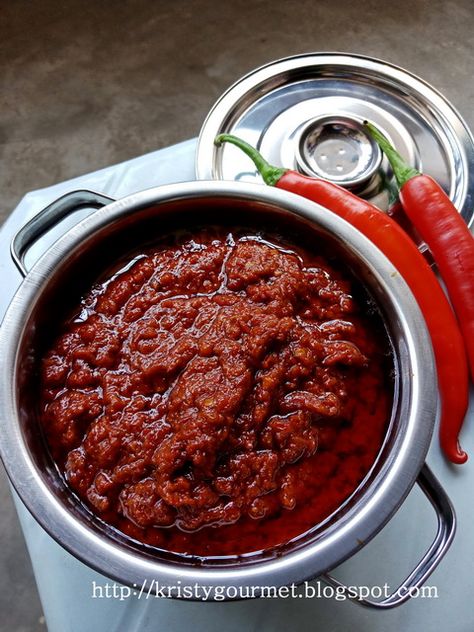 Malaysian Sambal Recipe, Sambal Sauce Recipe, Sambal Sauce, Sambal Recipe, Nyonya Food, Malay Food, Malaysian Cuisine, Asian Sauce, Singapore Food