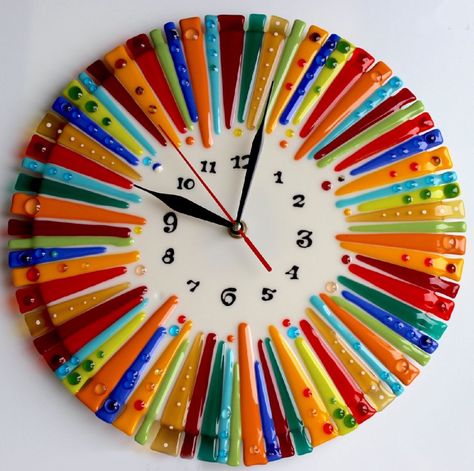 Diy Wall Clock Ideas, Wall Clock Ideas, Fused Glass Plates Bowls, Wall Clock Design Ideas, Clock Design Ideas, Clock Ideas, Fused Glass Plates, Glass Fusion Ideas, Diy Wall Clock