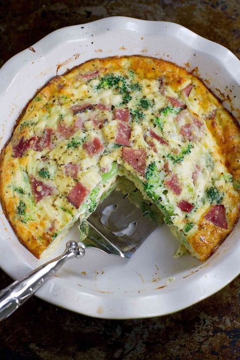 Use up your leftover ham with this healthy, delicious Broccoli and Ham Crustless Quiche recipe. 122 calories and 3 Weight Watchers SmartPoints Quiche Ham, Leftover Broccoli, Ham Recipes Healthy, Ham And Rice Casserole, Leftover Ham Casserole, Ham And Broccoli, Ham And Noodle Casserole, Ham Casserole Recipes, Ham Recipes Baked