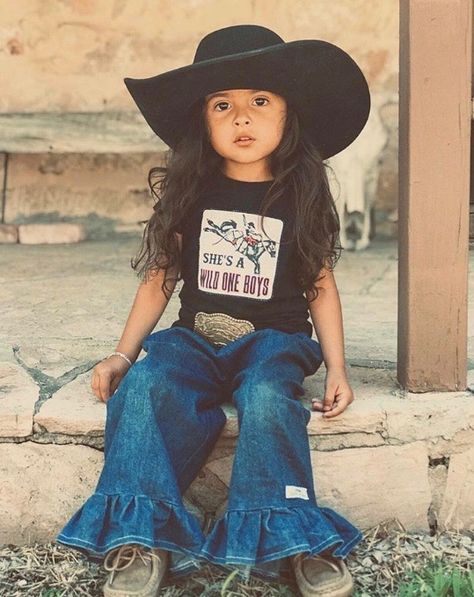 Angel Bebe, Vaquera Outfit, Mom Daughter Outfits, Couple Pregnancy Photoshoot, Western Babies, Rodeo Outfits, Baby Fits, Baby Cowboy, April 26