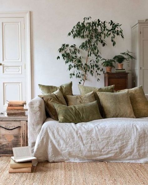 Moving Furniture, Neutral Interiors, Linen Sofa, Design Del Prodotto, Natural Home Decor, A Living Room, Sofa Covers, Home Fashion, Interior Inspiration